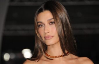 (Фото) Фаталната манекенка никогаш посмела: прво во бикини, а потоа само во пешкир