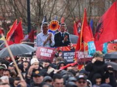 Илјадници во Косово протестираа против судењето на командантите на ОВК во Хаг