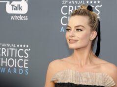 (Видео) Најубавиот фустан на Марго Роби за премиерата на „Wuthering Heights“ во Австралија