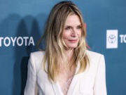 (Фото) Не ги следи трендовите и не се грижи за времето: прекрасната актерка сè уште го има најубавото лице во Холивуд