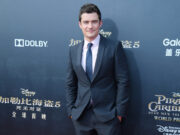 (Фото) Згодната русокоса не се одвојува од него: Орландо Блум во врска со манекенка 21 година помлада од него?