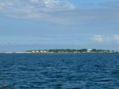 (Видео) Јутјубер тврди дека е следен откако влегол на островот на Епстин за да направи снимка