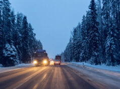 Забрана за камиони на неколку патни правци поради врнежи од снег