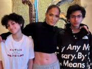 (Видео) Џенифер Лопез им го честита 18 роденден на своите деца преку емотивна објава