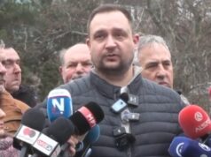 Блокадата на ССМ не ги принуди пратениците да дојдат пеш на работа, но Трендафилов вели дека нема да дозволи да наплатат трошоци како да трошат керозин