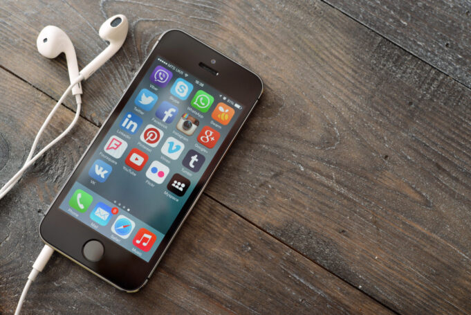 socijalni-mrezi-depositphotos_64793051_l