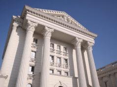 Не знаеме кого Трендафилов чекал во празна сала, средбата помеѓу премиерот Мицкоски и претставниците на УПОЗ е закажана за во четврток, велат од Владата