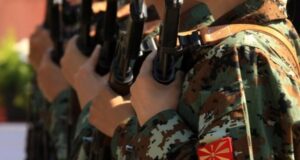 Четворица заболени од шуга во касарната во Велес, епидемиологот Оранска рече дека болеста е донесена однадвор