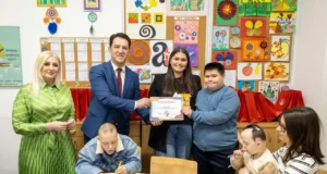 Првиот заменик-претседател на Владата Беким Сали го посети ООУ Ресурсниот центар „Иднина“ по повод Меѓународниот ден на лицата со Даунов синдром