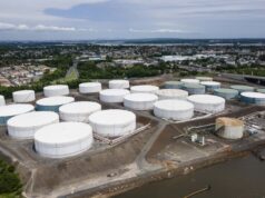 САД разгледуваат координирано испорачување на нафта поради војната со Иран