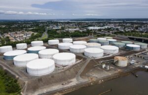 САД разгледуваат координирано испорачување на нафта поради војната со Иран