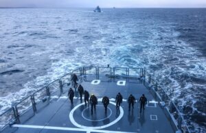 Велика Британија испраќа воен брод и хеликоптери на Кипар