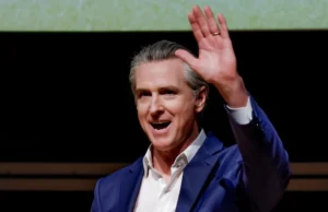 Гувернерот на Калифорнија: Не грижи се, Америка! Цените на бензинот растат, но Трамп заработува одлично