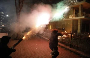 (Видео) Протест во Албанија: Фрлени молотови коктели врз владата