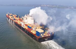 Ракета погоди британски брод во Ормутскиот теснец