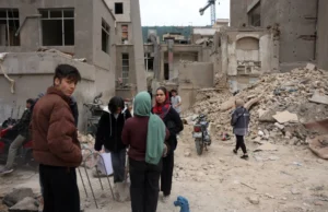 (Фото) Ирански медиуми: Во воздушен напад погодено училиште за момчиња