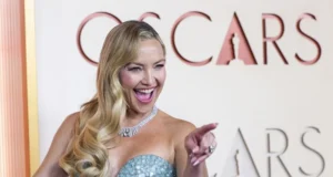 (Видео) Оваа жена е рај за очите секогаш кога ќе се појави