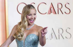 (Видео) Оваа жена е рај за очите секогаш кога ќе се појави