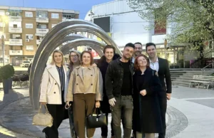 (Фото) Гитаристот на ДНК се сретна со лекарите од болницата „Папаниколау“ во Солун