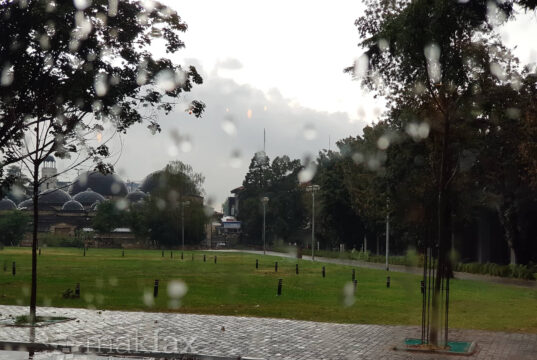 Утре променливо облачно и посвежо време со врнежи од дожд и снег