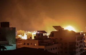 (Видео) Силна експлозија во Ерусалим, дел од иранска ракета паднал врз Стариот град