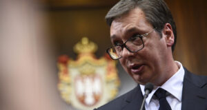 Вучиќ лут на граѓаните: „Отидоа да се сончаат во Дубаи и не ме слушаа што зборував“