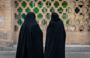 Почина и сопругата на иранскиот ајатолах: им подлегна на повредите