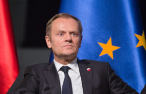 Полскиот премиер: Европа има сè повеќе проблеми со Орбан