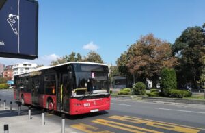 Автобус и автомобил се судрија во Скопје, повреден 4-годишен патник – МВР трага по возачот на автомобилот