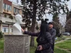 Откриена биста на Иле Гоцевски кој неуморно превезуваше пациенти во болници по трагедијата во Кочани