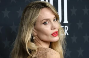 (Фото/Видео) Анџелина Џоли во прегратка на познат Французин: Многумина се сомневаат во едно