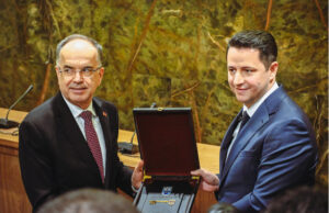 Бегај пречекан со високи почести во Гостивар, Валбон Лимани му го додели „Клучот на градот“