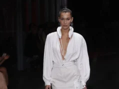 (Фото) Класик без кој не можете оваа пролет: Научете како да комбинирате бела кошула