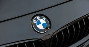 Возач со „бмв“ избегал по судир во Скопје: 56-годишник тешко повреден