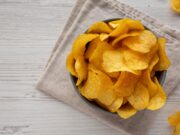 Кардиолог предлага со што да ги замените чипсот и слатките