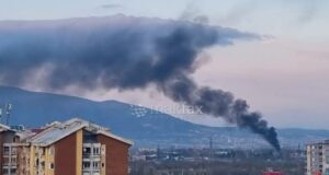 Густ црн чад во Скопје: Пријавено лице што палело кабли во Маџари