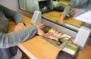 Вработена на шалтер во банка, наместо на сметка да стави 39.000 евра, си ги зела за себе