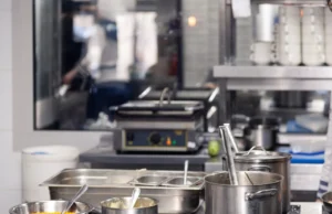 По сомнежот за труење во РЕК Битола, спроведена вонредна контрола во кујната која е времено затворена, соопшти АХВ