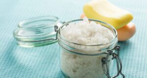 Фенг шуи совет: Крупна сол покрај креветот може да помогне за мирен сон