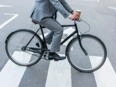 Тешко повреден велосипедист по удар од автомобил во Скопје