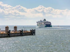 (Видео) Нападнати руски пристаништа во Балтикот, суспендиран извозот на нафта и гориво