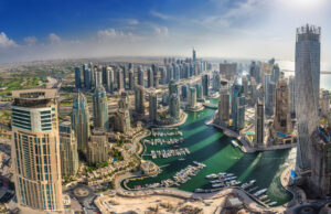 (Видео) Српска инфлуенсерка од Дубаи: Се слушаат удари, некои луѓе не сфаќаат што се случува