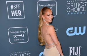 (Фото) Гламурот заменет со „обично“ издание: Џеј Ло каква што не сме ја виделе одамна