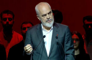 Еди Рама се расправаше и избрка новинари од прес-конференција