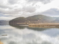 Променливо облачно со сончеви периоди, максималната температура до 16 степени