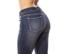 (Фото) Фармерките за кои зборува цел свет – хит или тотално промашување?