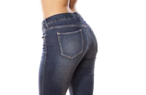 (Фото) Фармерките за кои зборува цел свет – хит или тотално промашување?