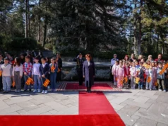 Свечено менување на државното знаме во претседателскиот Кабинет