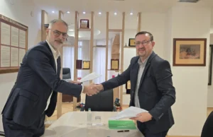 Потпишан колективниот договор за вработените во Министерството за односи меѓу заедниците, етапно зголемување на платите