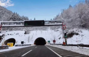 (Видео) Силно невреме со снег и дожд во Хрватска, граѓаните во погодените области добиваат предупредувања од надлежните